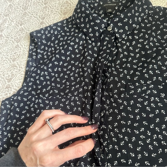 Ann Taylor Nautical Navy Blue Sleeveless Anchor Print Top - Picture 5 of 6